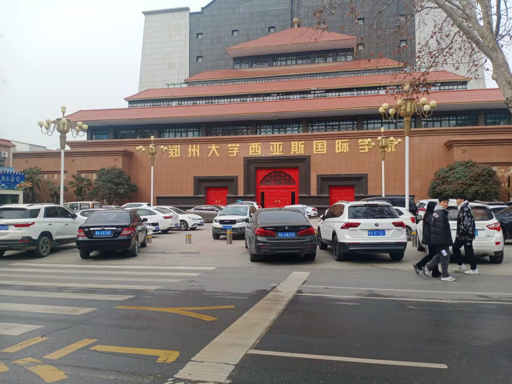 恭喜鄭州陳總，也恭喜正宗麥多餡餅正式入駐貴族學校鄭州西亞斯大學(圖3)